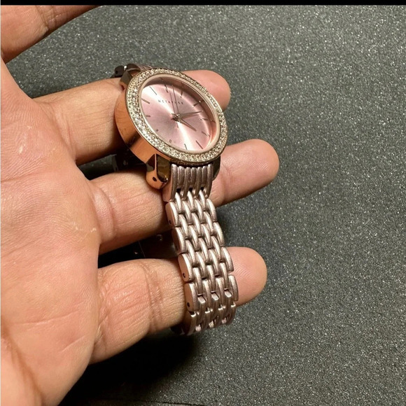 Metaphor Ladies Quarts Watch Pink Tone Jeweled MET07RG Working New Battery - Picture 5 of 9